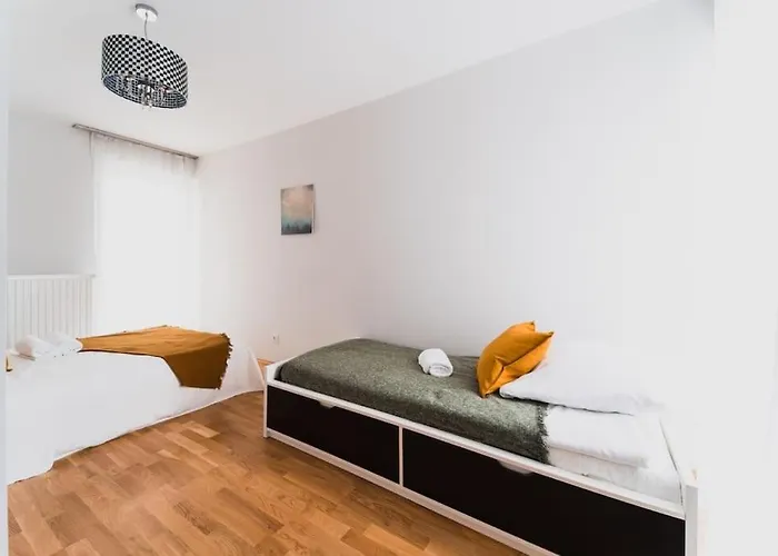 New Apartment-old Town-4 Rooms-new Building-garage Apartman